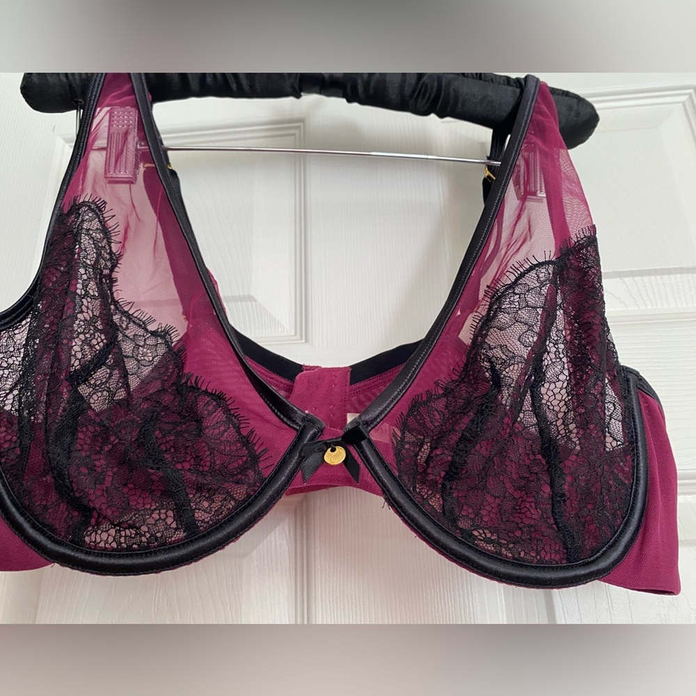 Cacique Veiled Lace Plunge Bra 44D